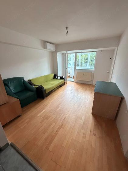 Apartament cu 4 camere decomandat în Drumul Taberei