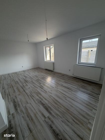 Casă cu 3 camere cu Teren 358 Mp în Joița