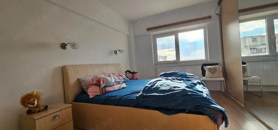 Casă cu 3 camere decomandat în Casa de Cultură