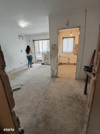 Garsonieră decomandată în Titan
