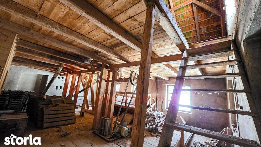 Casă cu 10 camere cu Teren 443 Mp în Poiana Sibiului