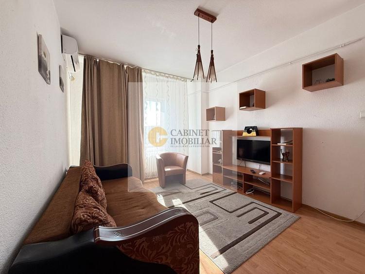 Apartament cu 2 camere semidecomandat, mobilat în Romană