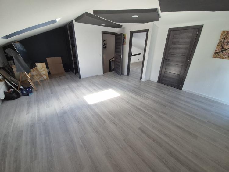 Duplex cu 5 camere cu Teren 159 Mp în Florești