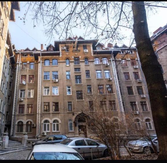 Garsonieră decomandată, mobilată în Romană