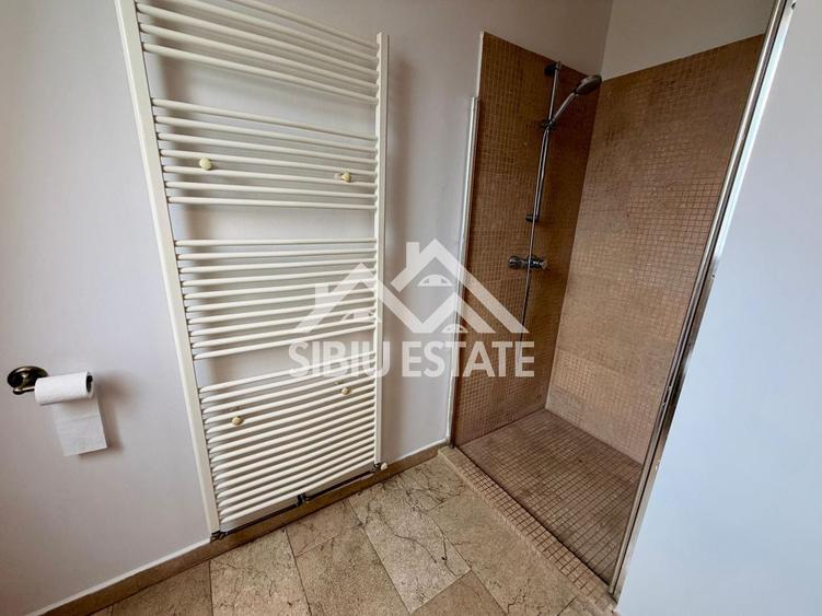 Apartament cu 4 camere decomandat, mobilat în Hipodrom 2