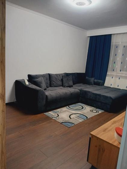 Apartament cu 3 camere semidecomandat în Central