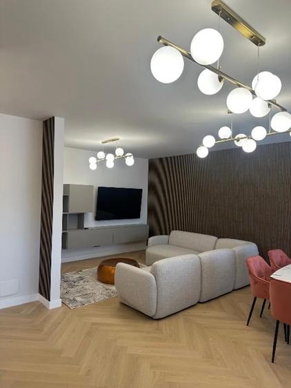 Apartament cu 3 camere decomandat, mobilat în Iancu Nicolae