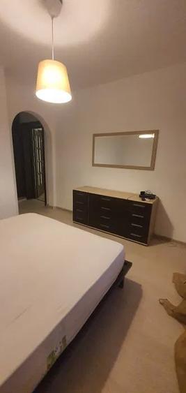 Apartament cu 3 camere decomandat, mobilat în Tineretului
