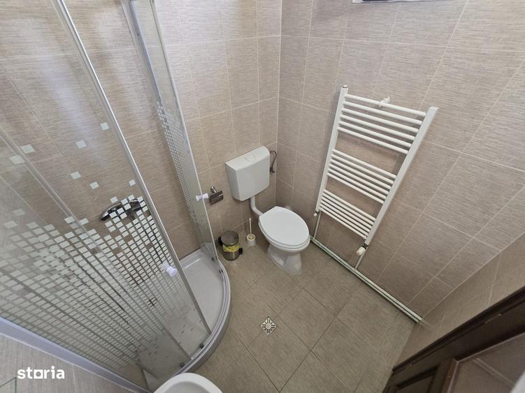 Spațiu comercial, de 2,900 mp, în Central