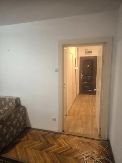Garsonieră decomandată în Girocului
