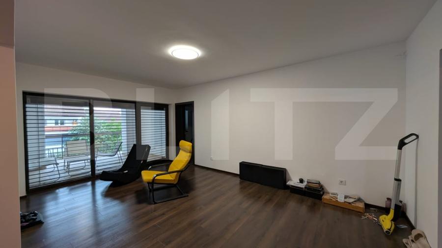 Apartament cu 3 camere semidecomandat, mobilat în Micro 3
