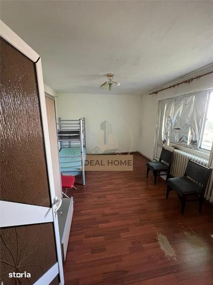 Apartament cu 3 camere decomandat în Podul de Piatră