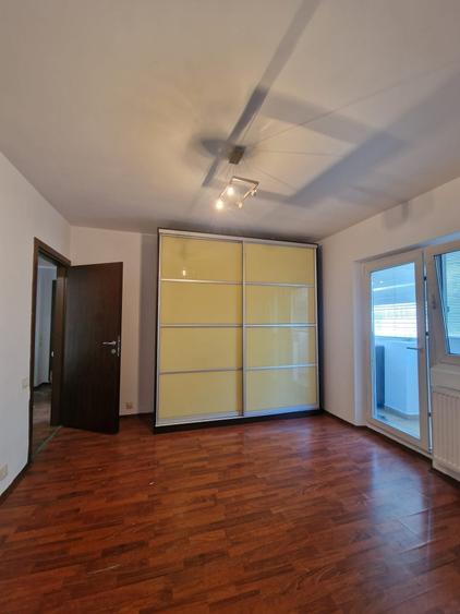 Apartament cu 3 camere decomandat în Nerva Traian