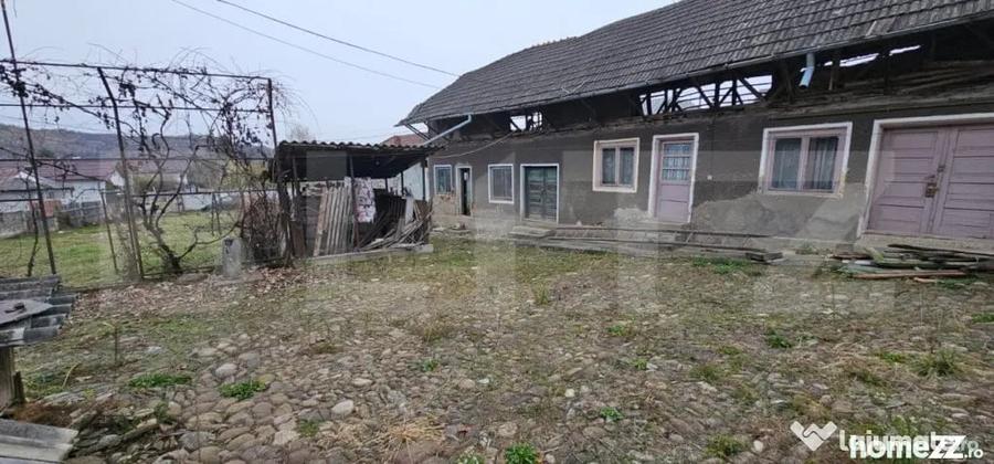 Casă cu 2 camere cu Teren 1200 Mp în Central