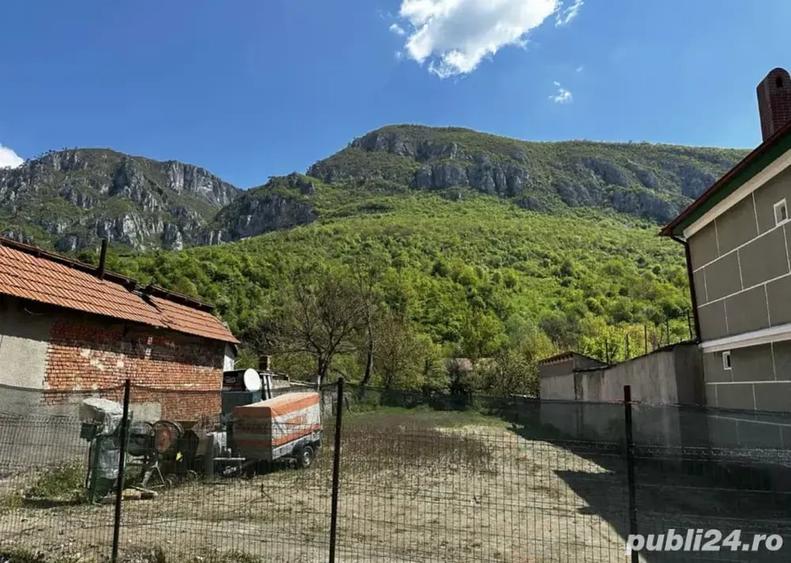 Teren de 1350 mp, în Central