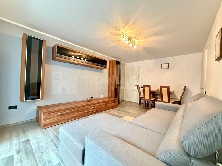 Apartament cu 3 camere semidecomandat în Tractorul
