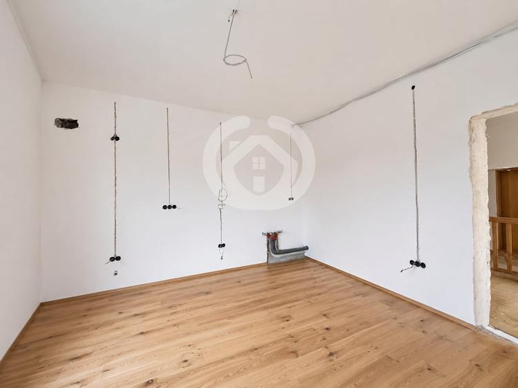 Duplex cu 18 camere cu Canalizare în Calea Dumbrăvii