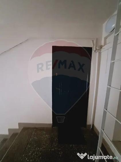Apartament cu 3 camere decomandat în Nufărul