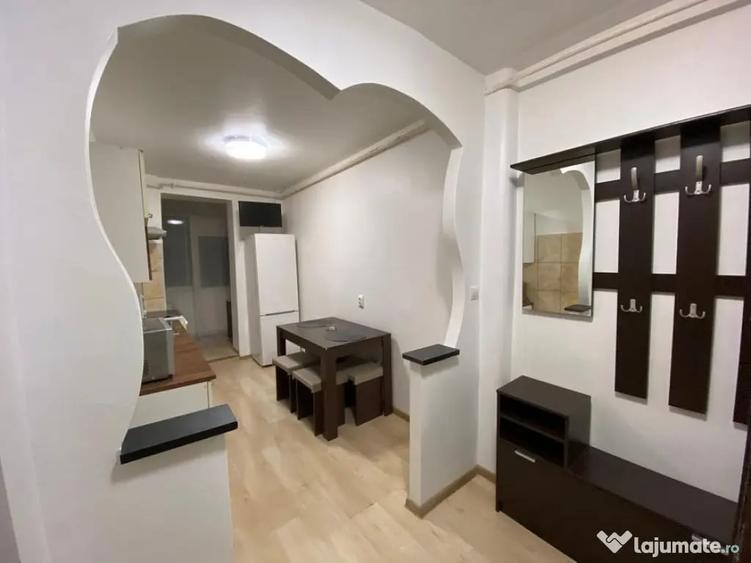 Apartament cu 2 camere decomandat în Apărătorii Patriei
