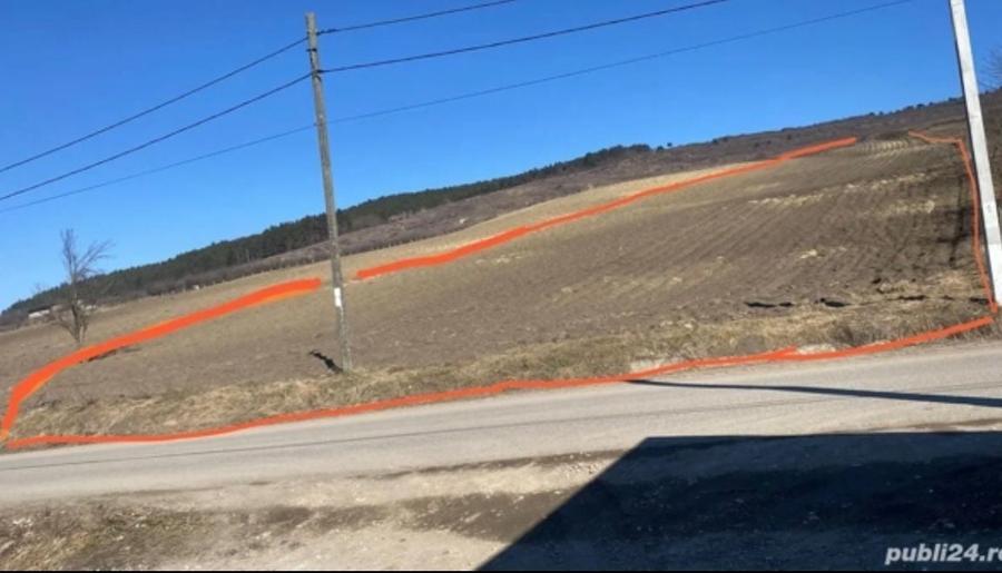 Teren de 5000 mp, în Ghirolt