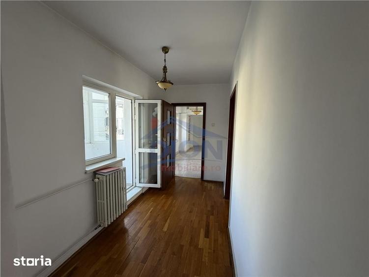 Apartament cu 4 camere în Unirii