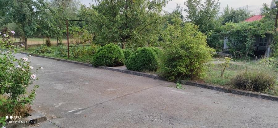 Casă cu 6 camere cu Teren 2500 Mp în Moreni