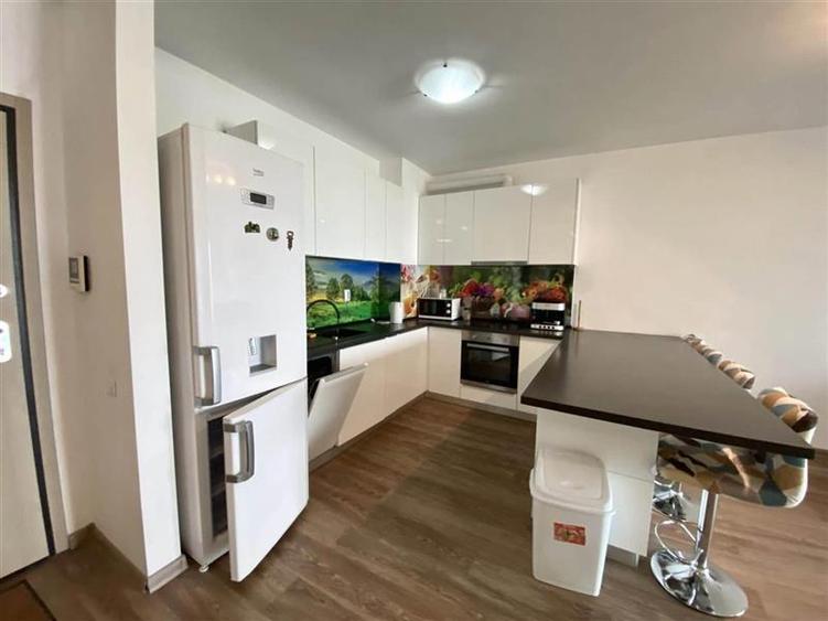 Apartament cu 3 camere circular, mobilat în Central