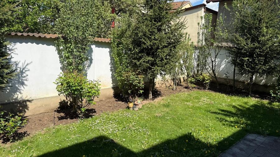 Apartament cu 4 camere decomandat, mobilat în Central