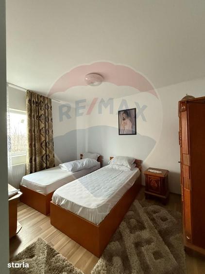 Casă cu 8 camere cu Teren 462 Mp în Central