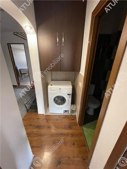 Apartament cu 3 camere decomandat, mobilat în Vasile Aaron