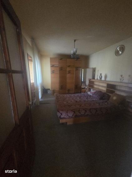 Casă cu 4 camere decomandat în Rovine