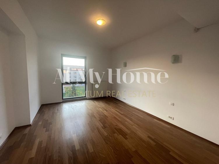 Apartament cu 4 camere decomandat, mobilat în Băneasa