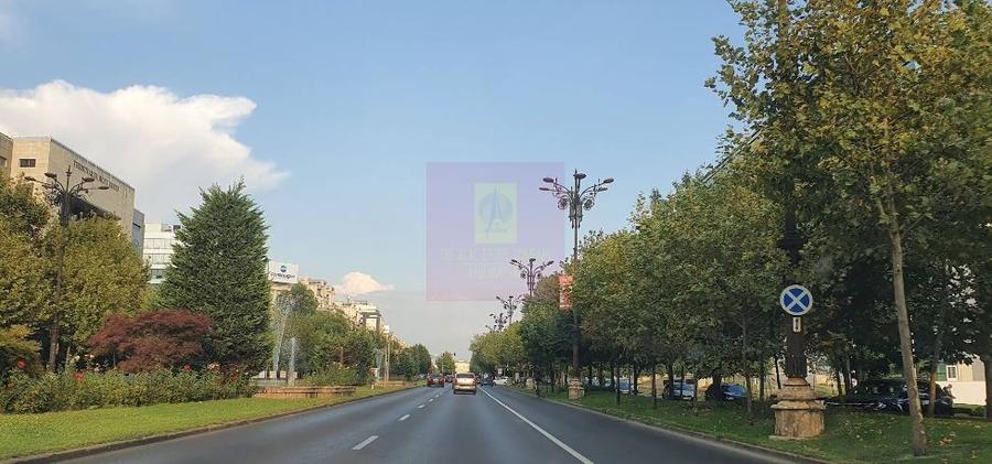 Spațiu comercial, de 81.330001831055 mp, în Unirii