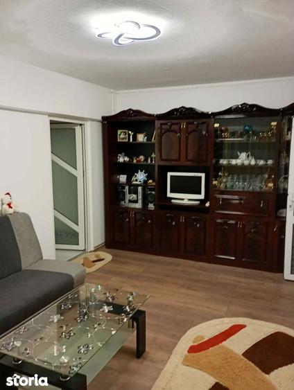Apartament cu 3 camere în Micro 3