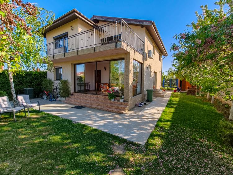 Casă individuală cu 5 camere cu Teren 500 Mp în Săbăreni