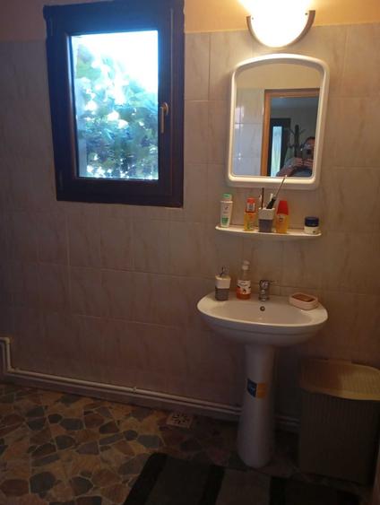 Casă cu 2 camere decomandat în Central