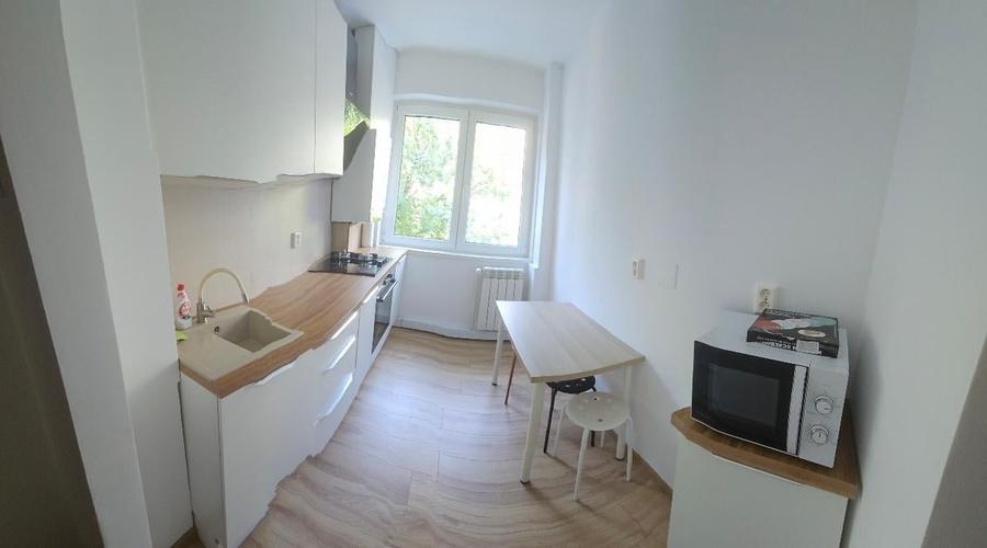 Apartament cu 3 camere semidecomandat în Lujerului