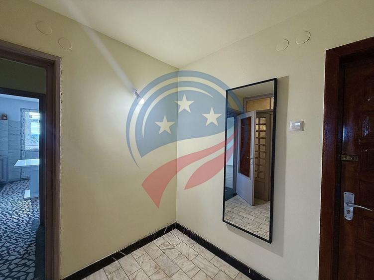 Apartament cu 4 camere semidecomandat în Ultracentral