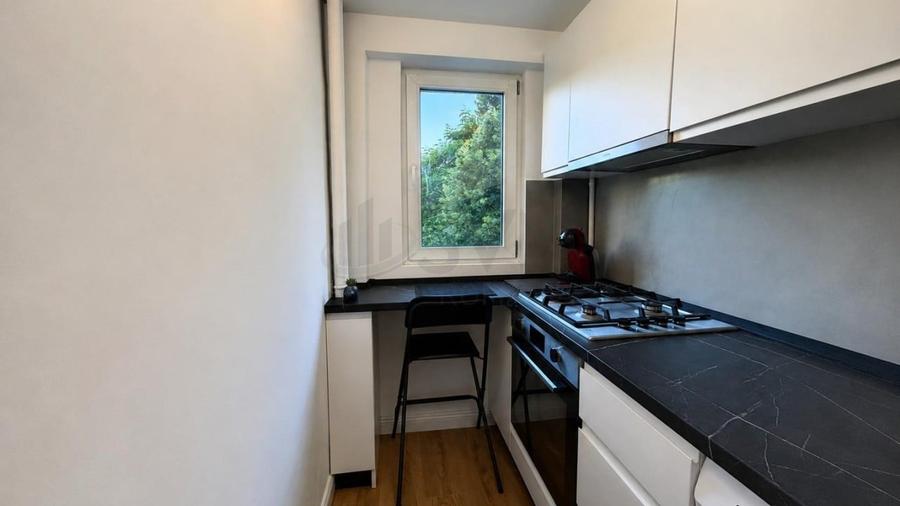Apartament cu 2 camere semidecomandat, mobilat în Victoriei
