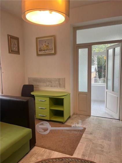 Casă cu 6 camere cu Teren 600 Mp în Sărărie