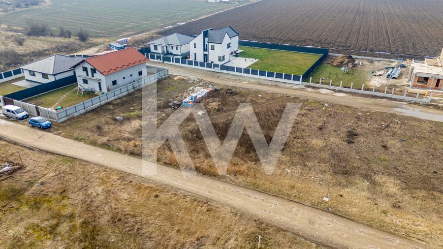 Teren Construcții intravilan de 1273 mp, în Cristian