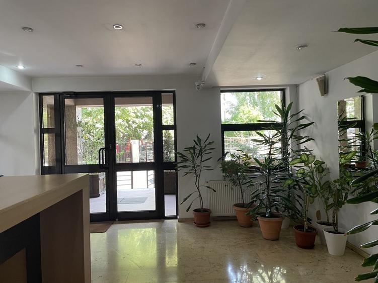 Apartament cu 4 camere decomandat, mobilat în Herăstrău