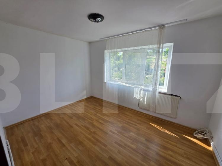 Apartament cu 2 camere semidecomandat, mobilat în Ciucului