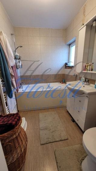 Duplex cu 4 camere cu Canalizare în Florești