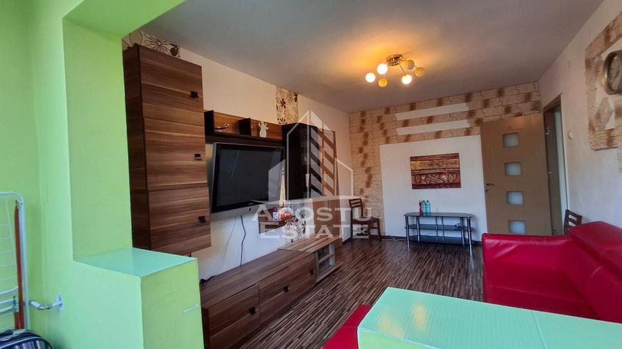Apartament cu 3 camere semidecomandat în Miorița