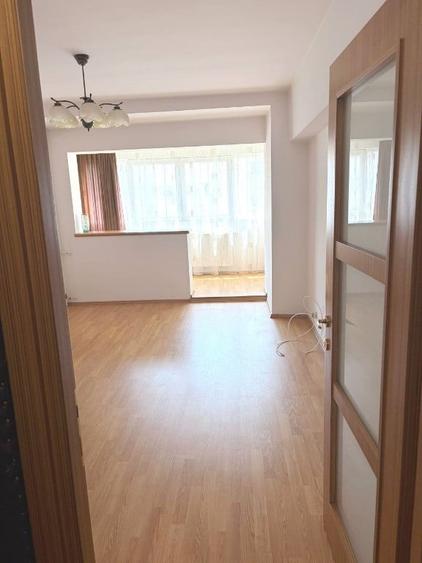 Apartament cu 3 camere decomandat în Iancului