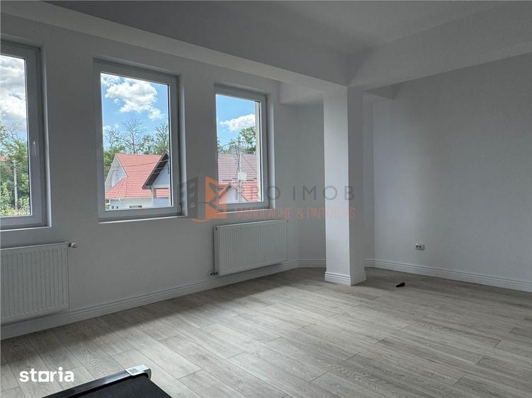 Casă cu 6 camere decomandat cu Teren 702 Mp în Vadu Pașii