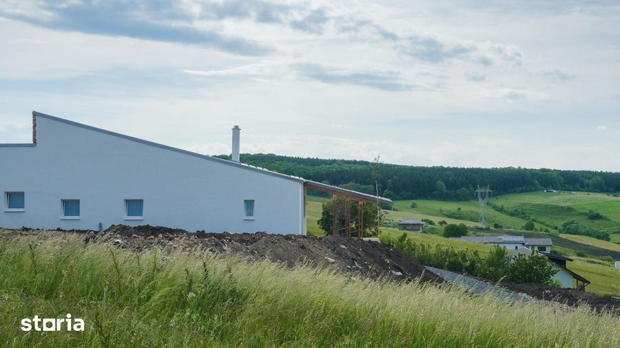 Casa semifinisata, cu totul diferita, in varf de deal, de vanzare - 2