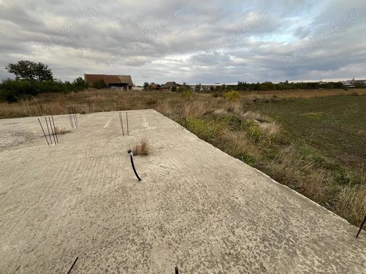 Teren de 3000 mp, în Checea