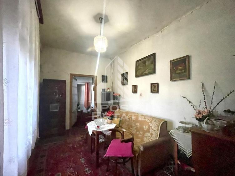 Casă individuală cu 8 camere cu Canalizare în Drăgășani